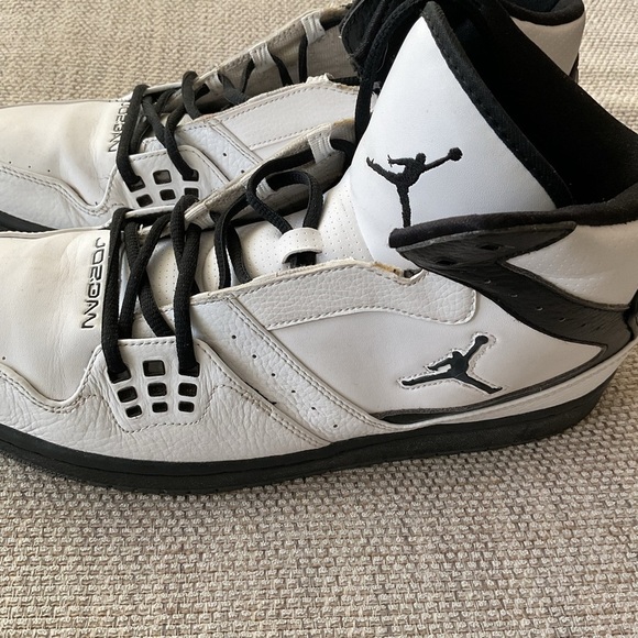 Nike Black and White Athletic Shoes main image 6